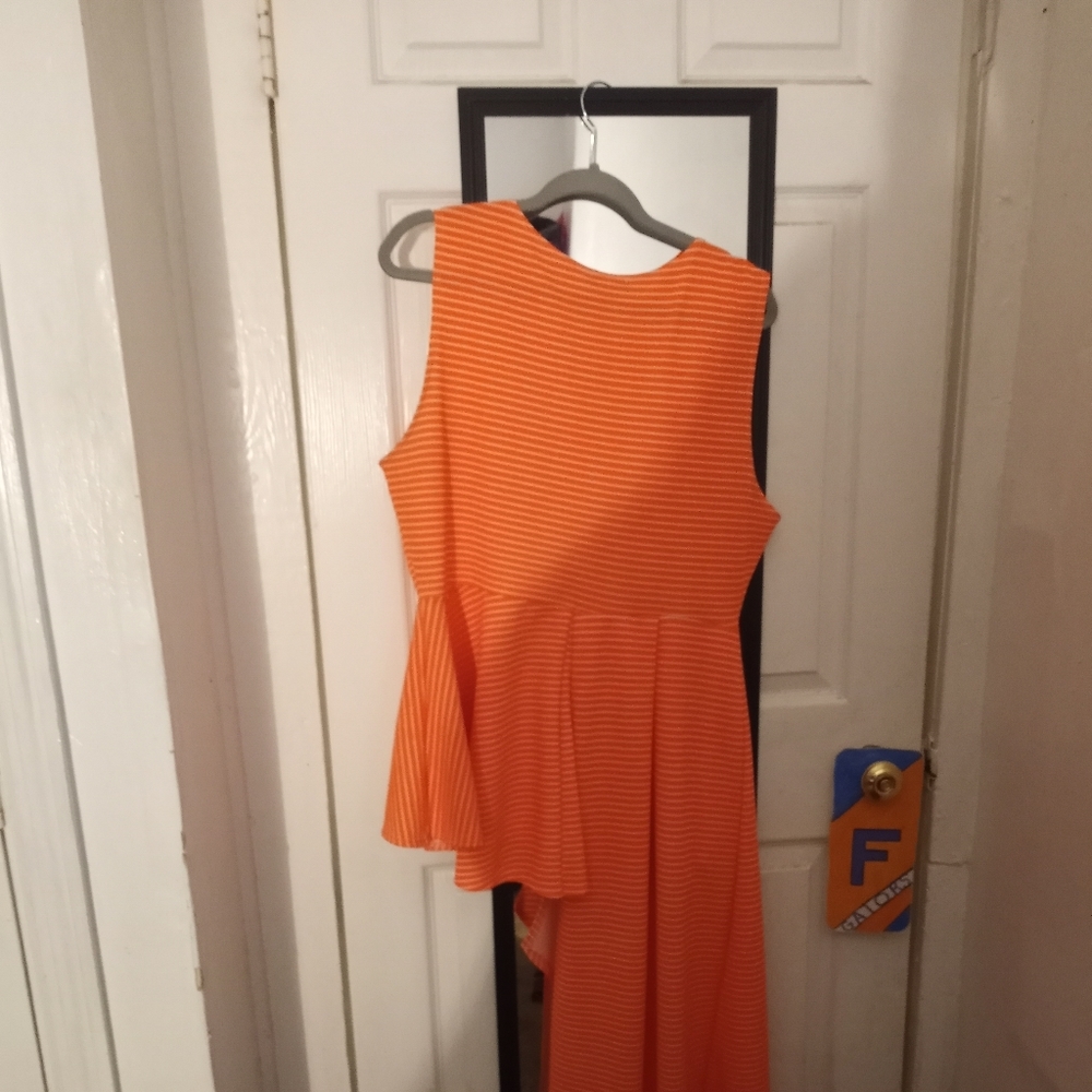 Top - Picture 2 of 2